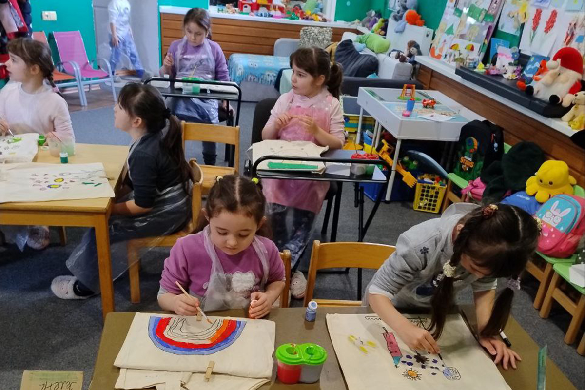 ArtTherapyBP3 Your $35 gift will provide help and hope to a child of war.